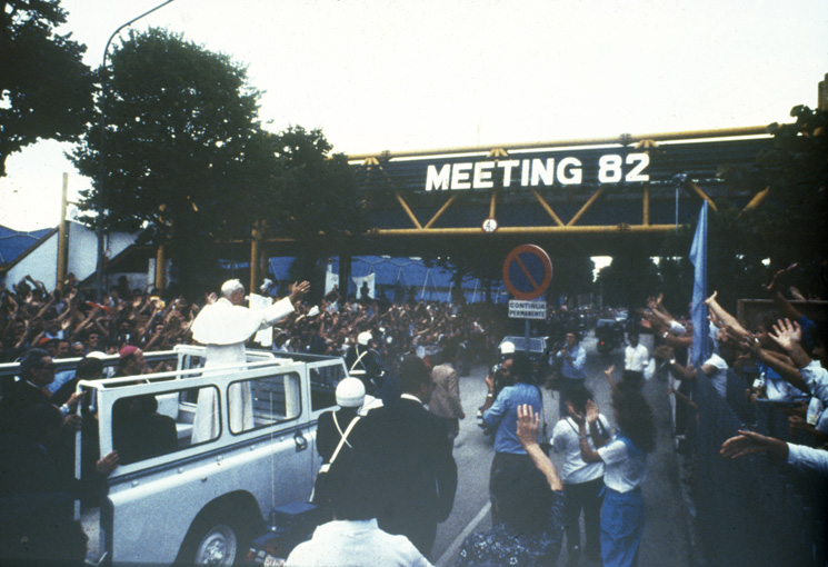 29/8/1982. Rímini. A chegada de João Paulo II ao “Meeting para a amizade entre os povos” intitulado “Os recursos do homem” (21 a 29/8/1982). © Federico Brunetti