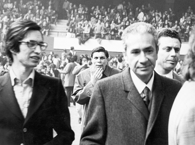 31/3/1973. Milão. Palalido. O Deputado Aldo Moro em meio ao público no Encontro do CLU intitulado “Nas universidades italianas para a libertação”.  © Fraternità di CL